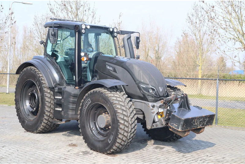 Valtra T234 D UNLIMITED | FRONT PTO | 53 KM/H | FULL OPTION - Tractor: foto 5 Valtra T234 D UNLIMITED | FRONT PTO | 53 KM/H | FULL OPTION - Tractor: foto 5