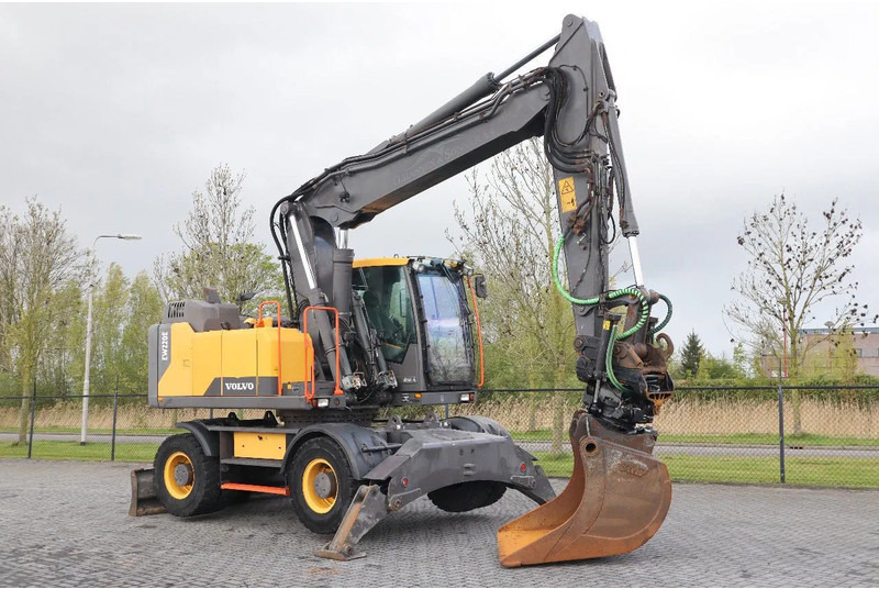 Volvo EW 220 E | TILTROTATOR | BUCKET | 2-PIECE | BSS - Excavadora de ruedas: foto 5 Volvo EW 220 E | TILTROTATOR | BUCKET | 2-PIECE | BSS - Excavadora de ruedas: foto 5