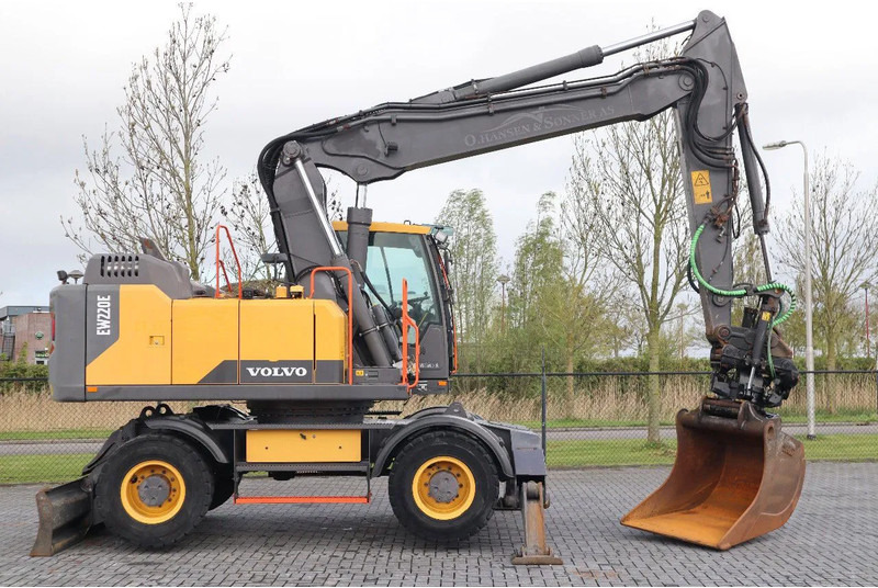 Volvo EW 220 E | TILTROTATOR | BUCKET | 2-PIECE | BSS - Excavadora de ruedas: foto 4 Volvo EW 220 E | TILTROTATOR | BUCKET | 2-PIECE | BSS - Excavadora de ruedas: foto 4