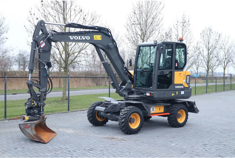 Volvo EW60E | DEMO | 30 KM/H | ROTOTILT + GRIPPER | BUCKET - Excavadora de ruedas: foto 2 Volvo EW60E | DEMO | 30 KM/H | ROTOTILT + GRIPPER | BUCKET - Excavadora de ruedas: foto 2