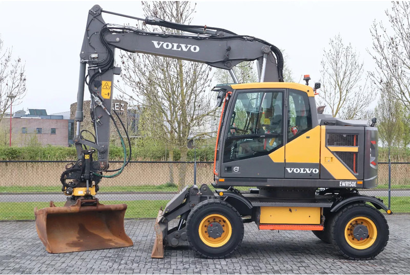 Volvo EWR 150 E | ROTOTILT | BUCKET | TRAILER HYDR - Excavadora de ruedas: foto 1 Volvo EWR 150 E | ROTOTILT | BUCKET | TRAILER HYDR - Excavadora de ruedas: foto 1