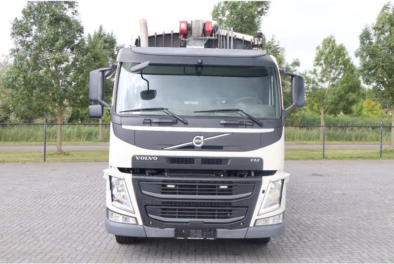 Volvo FM 330 | 6X2 | NORBA RL300 | WINCH | GARBAGE | EURO 6 - Camión de basura: foto 2 Volvo FM 330 | 6X2 | NORBA RL300 | WINCH | GARBAGE | EURO 6 - Camión de basura: foto 2