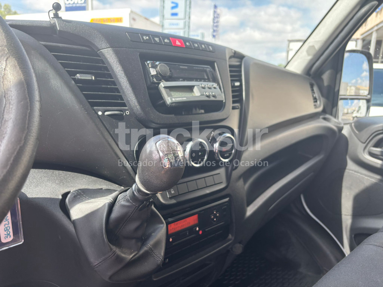 Camión caja cerrada IVECO DAILY 70C18: foto 11 Camión caja cerrada IVECO DAILY 70C18: foto 11