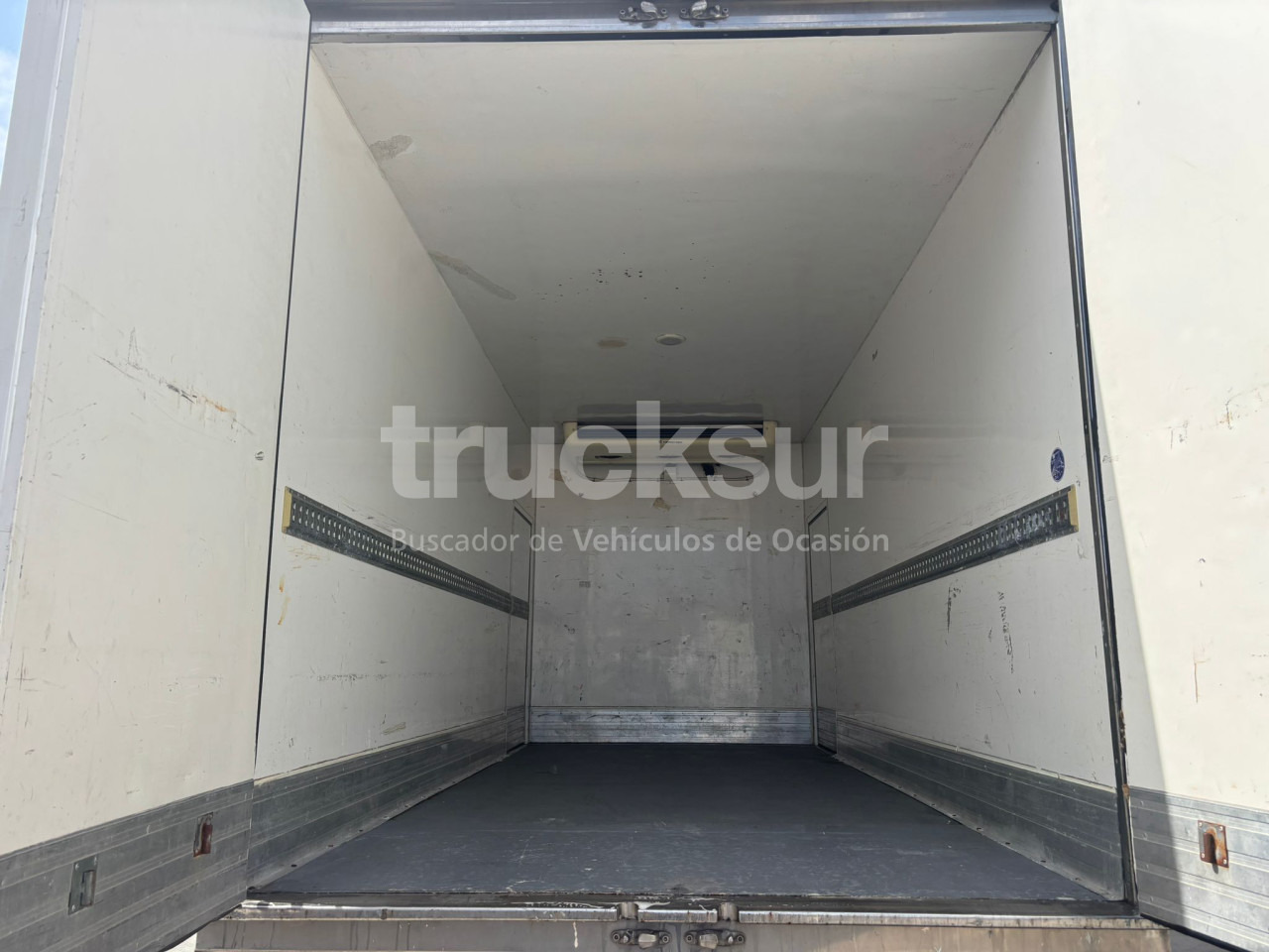 Camión caja cerrada IVECO DAILY 70C18: foto 9 Camión caja cerrada IVECO DAILY 70C18: foto 9