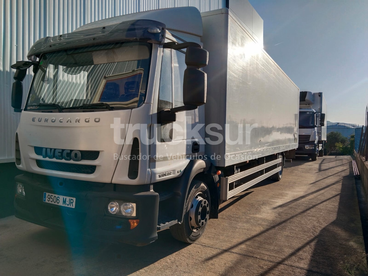IVECO EUROCARGO - Camión caja cerrada: foto 1 IVECO EUROCARGO - Camión caja cerrada: foto 1
