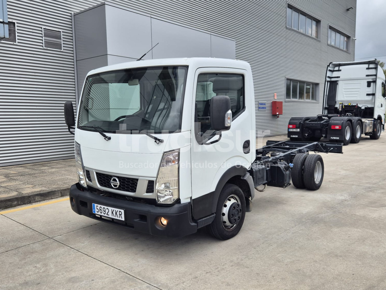 NISSAN NT 400 - Camión chasis: foto 1 NISSAN NT 400 - Camión chasis: foto 1