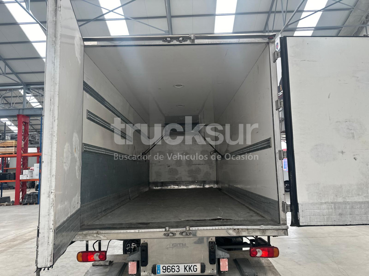 RENAULT D 12.210 - Camión frigorífico: foto 5 RENAULT D 12.210 - Camión frigorífico: foto 5