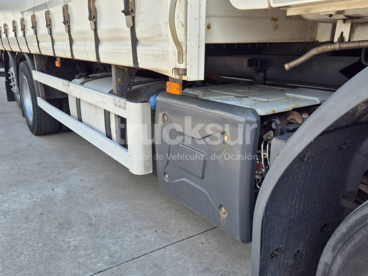 Camión lona RENAULT D320.26: foto 23