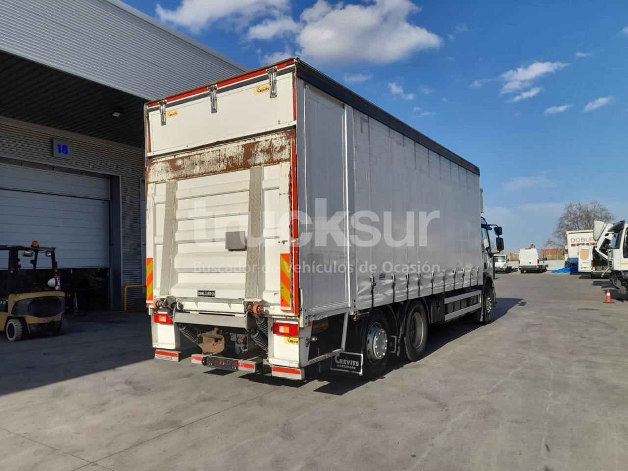 RENAULT D320 ejes 6x2*4 - Camión lona: foto 3 RENAULT D320 ejes 6x2*4 - Camión lona: foto 3