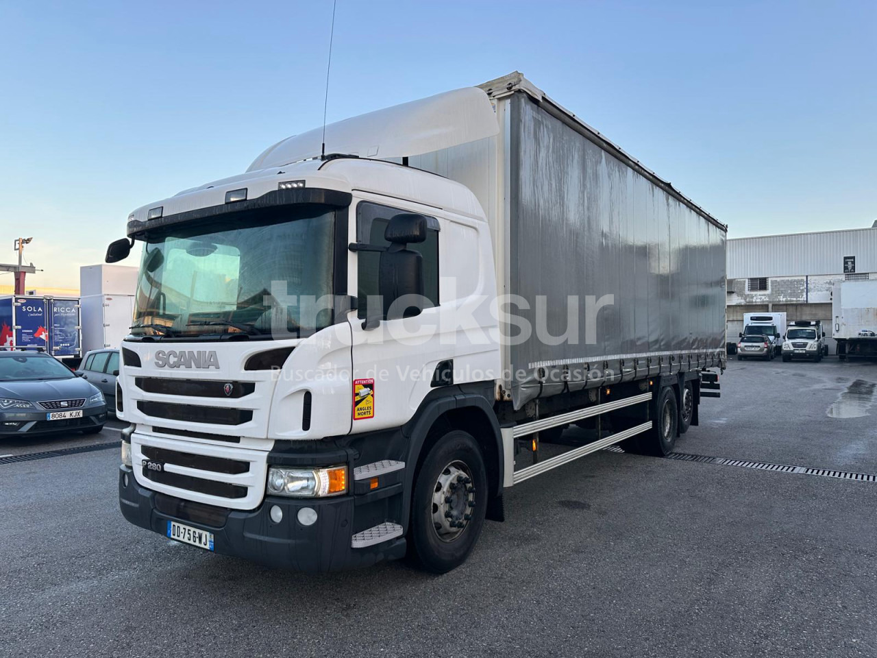 SCANIA P280.26 ejes 6x2*4 - Camión lona: foto 1 SCANIA P280.26 ejes 6x2*4 - Camión lona: foto 1