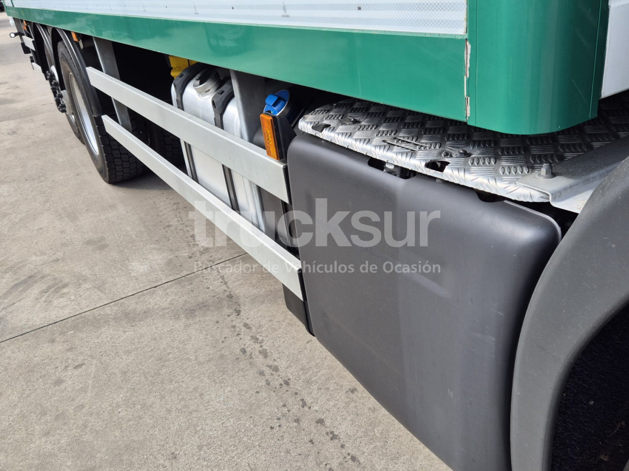 Camión caja cerrada SCANIA P320.26 ejes 6x2*4: foto 19