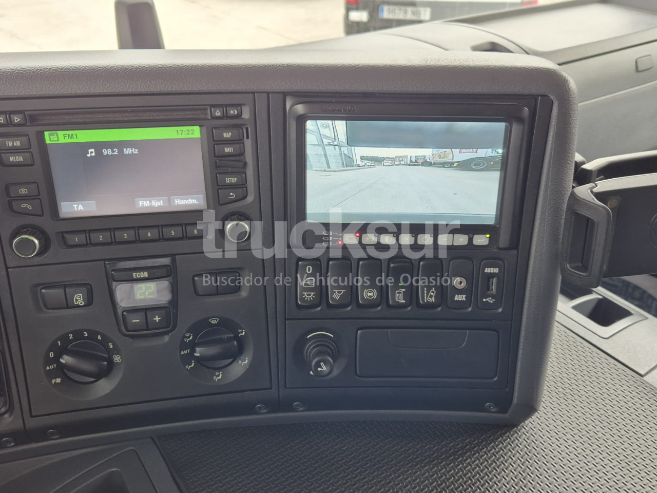 Camión caja cerrada SCANIA P320.26 ejes 6x2*4: foto 9