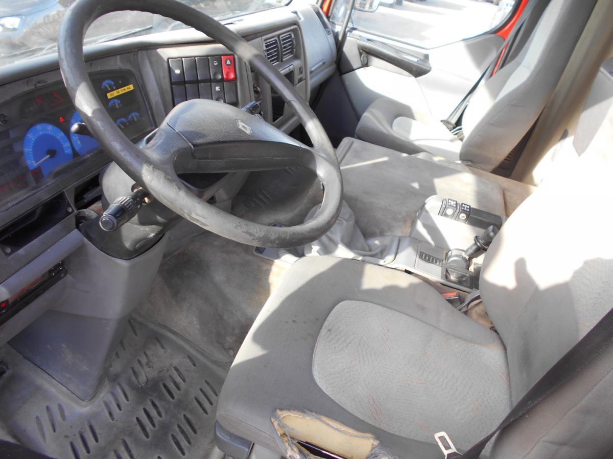 Foto del interior 1: Camión volquete Renault Kerax 370