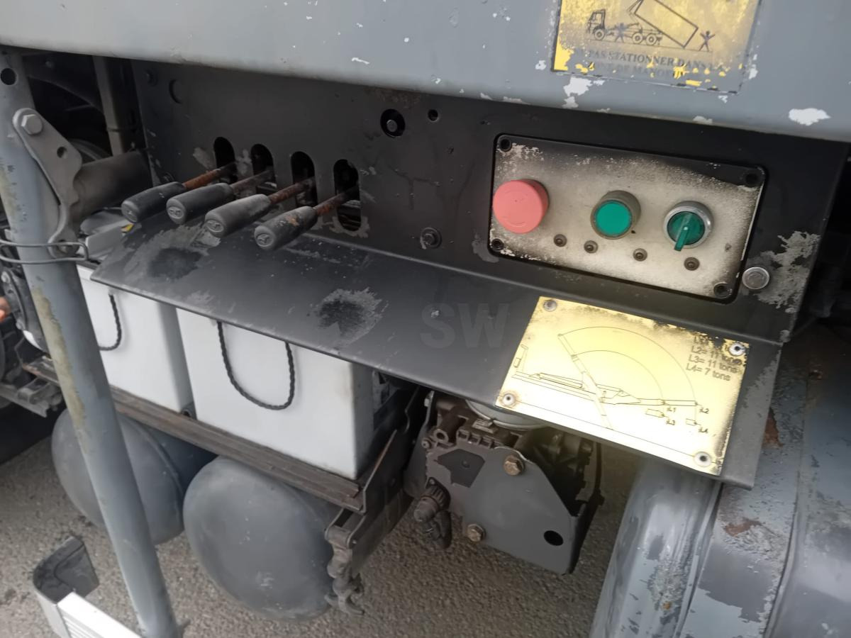 Renault Kerax 430 DXI - Camión portacontenedor de cadenas: foto 5 Renault Kerax 430 DXI - Camión portacontenedor de cadenas: foto 5