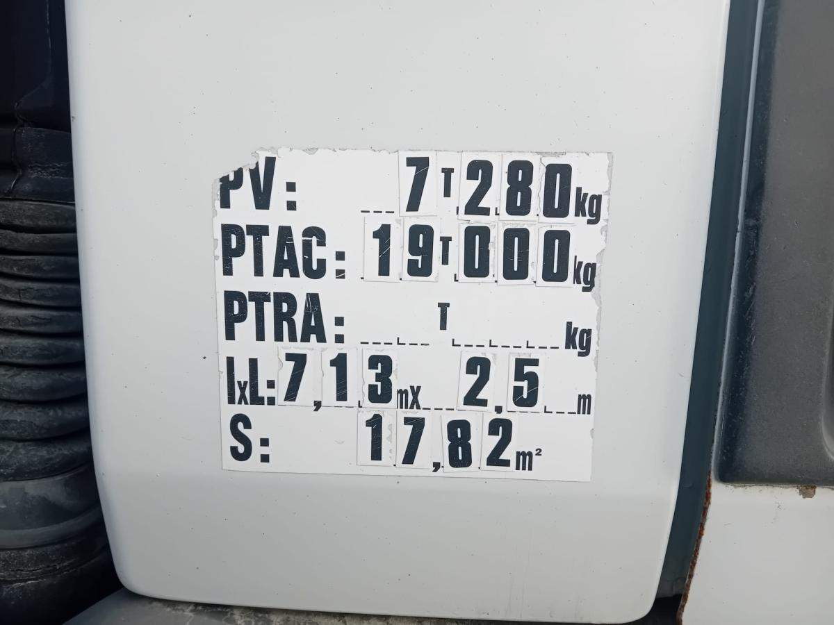 Renault Premium 250 - Camión cisterna: foto 5 Renault Premium 250 - Camión cisterna: foto 5