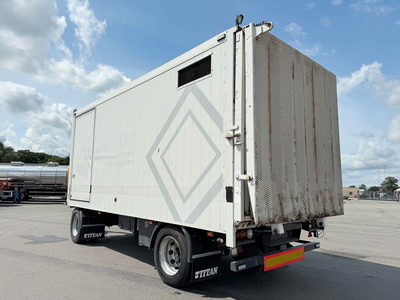 Kel-Berg 20 t. Alubox - Maschineramp Kel-Berg 2 axle 20 t. Alubox - Maschineramp - Remolque caja cerrada: foto 4 Kel-Berg 20 t. Alubox - Maschineramp Kel-Berg 2 axle 20 t. Alubox - Maschineramp - Remolque caja cerrada: foto 4