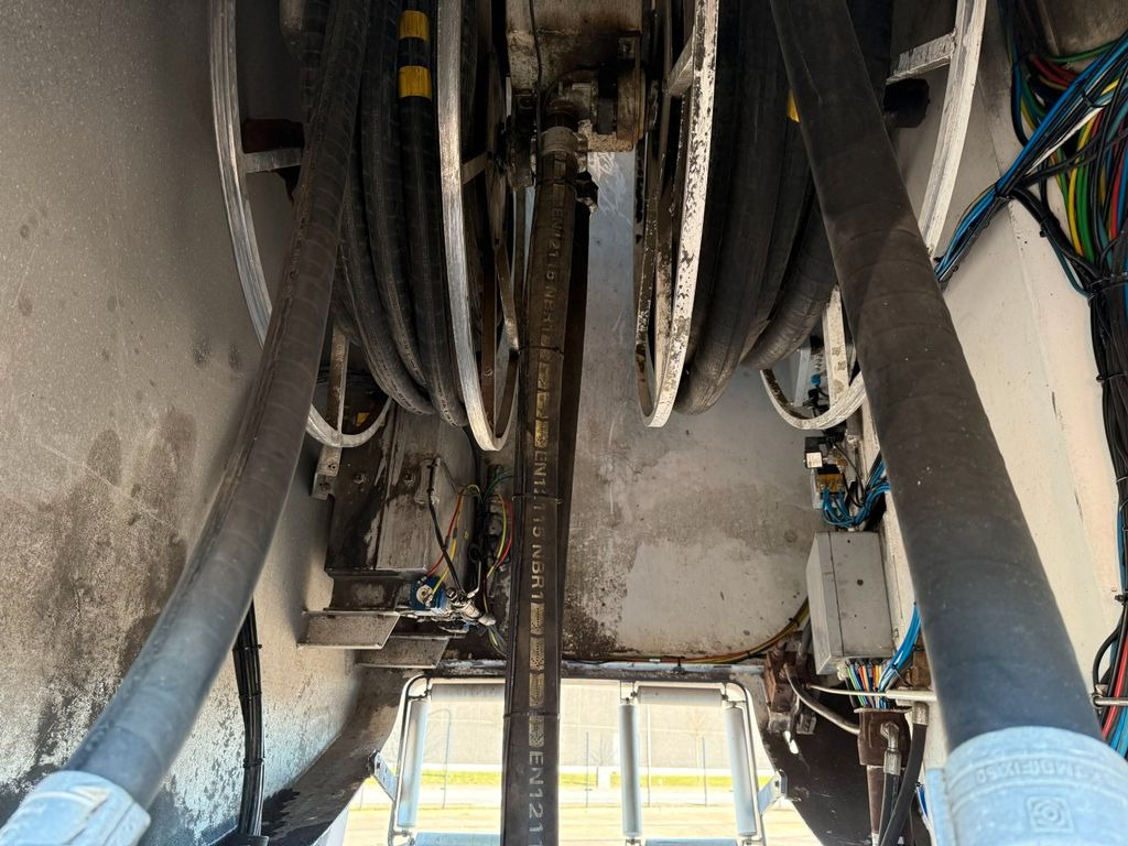Camión cisterna Volvo FM460 8x2*6 24.000 l. ADR Tank: foto 10