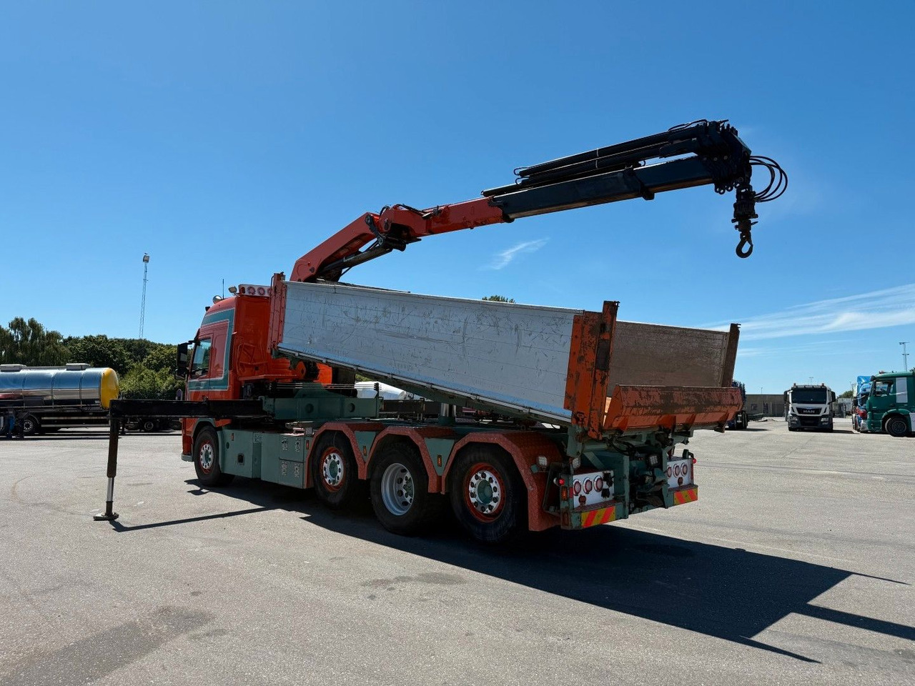 Volvo FM500 8x2*6 Crane HMF 2620 K5 Pendel Tipper - Camión grúa: foto 4 Volvo FM500 8x2*6 Crane HMF 2620 K5 Pendel Tipper - Camión grúa: foto 4