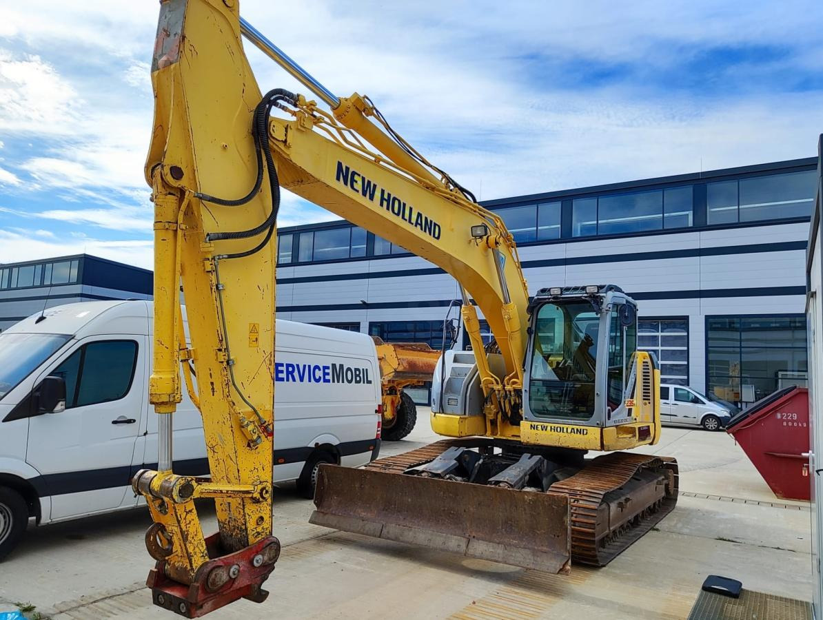 New Holland E235B SR-2 - Excavadora de cadenas: foto 2 New Holland E235B SR-2 - Excavadora de cadenas: foto 2