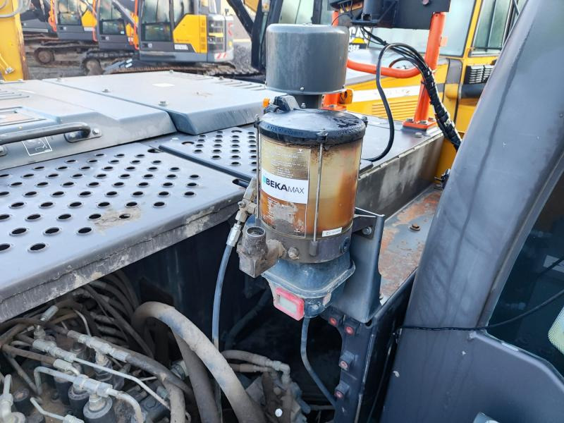 Excavadora de cadenas Volvo EC220EL: foto 7