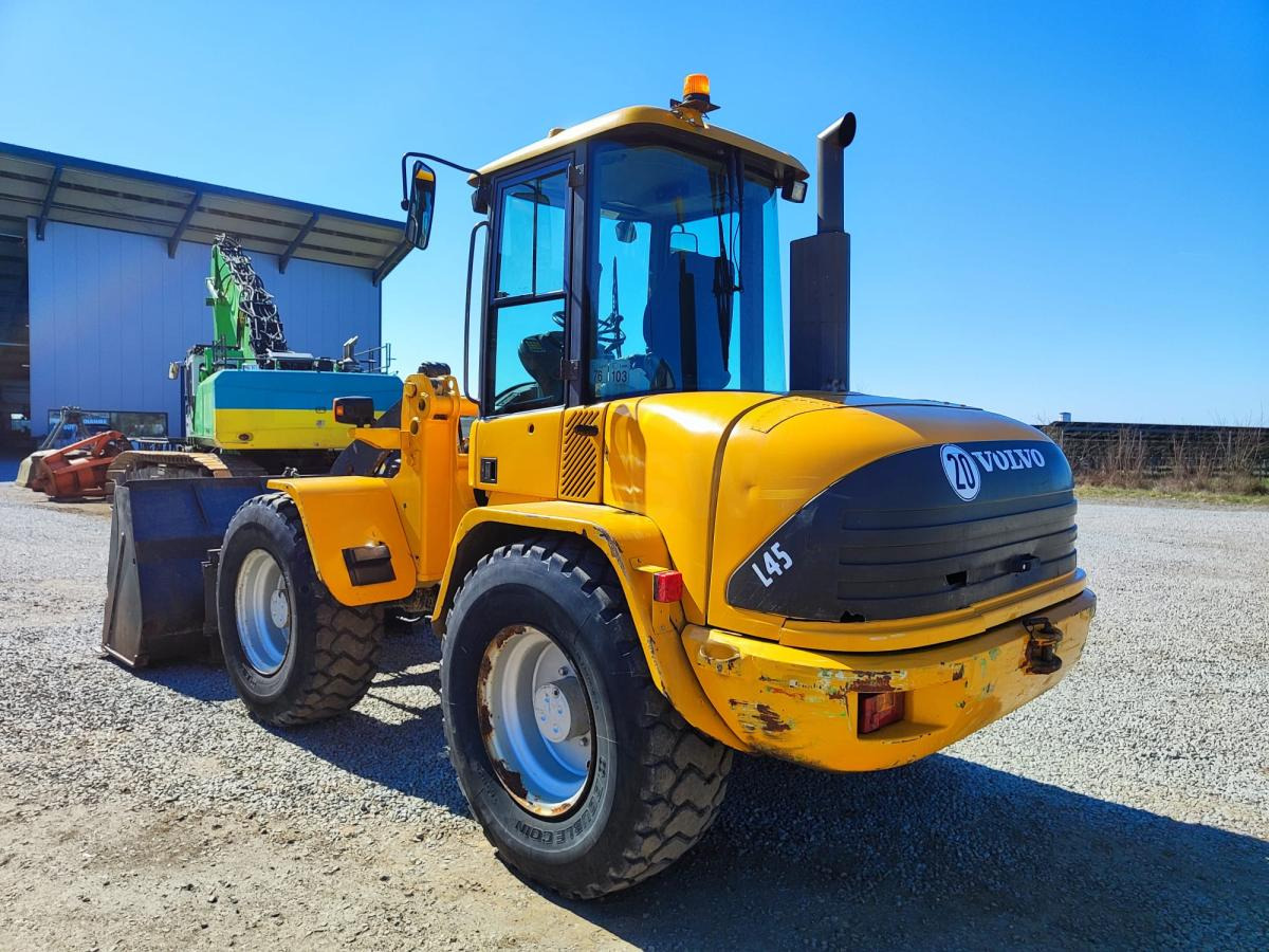 Volvo L 45 - Cargadora de ruedas: foto 1 Volvo L 45 - Cargadora de ruedas: foto 1