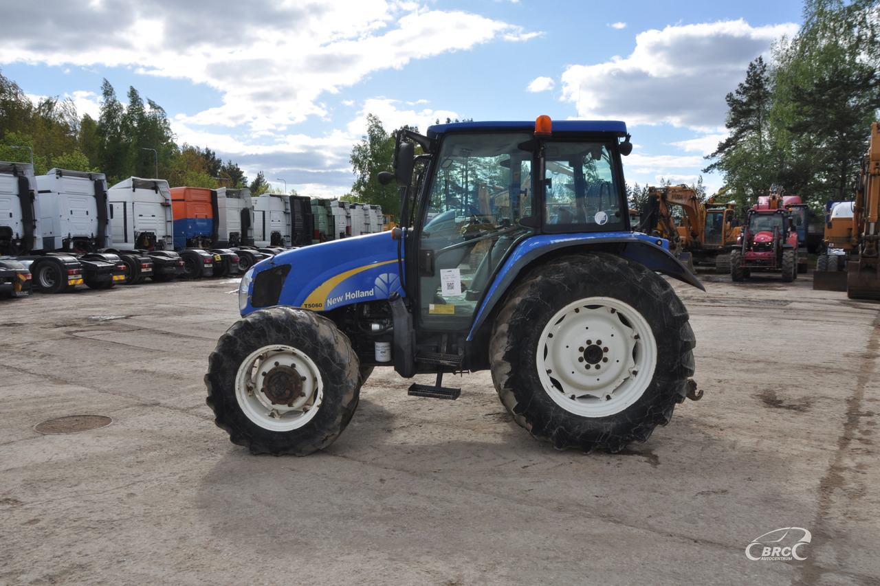 New Holland T5060 - Tractor: foto 3 New Holland T5060 - Tractor: foto 3
