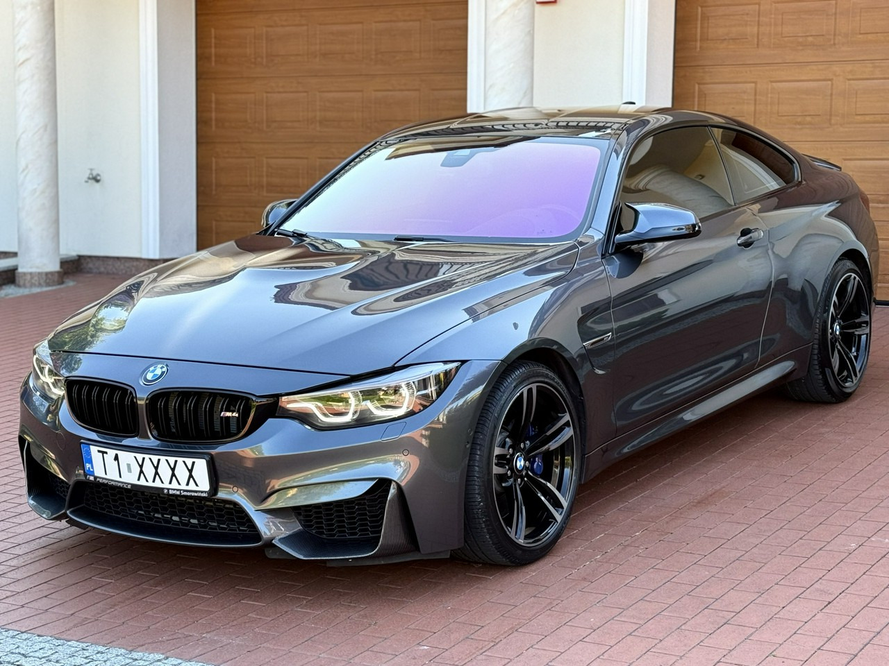 Sedan BMW M4: foto 1