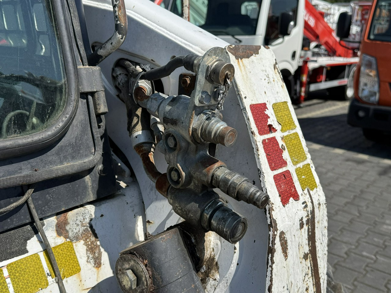 Bobcat S300 Joystick Mini Ładowarka Waga 3692kg - Minicargadora: foto 4 Bobcat S300 Joystick Mini Ładowarka Waga 3692kg - Minicargadora: foto 4