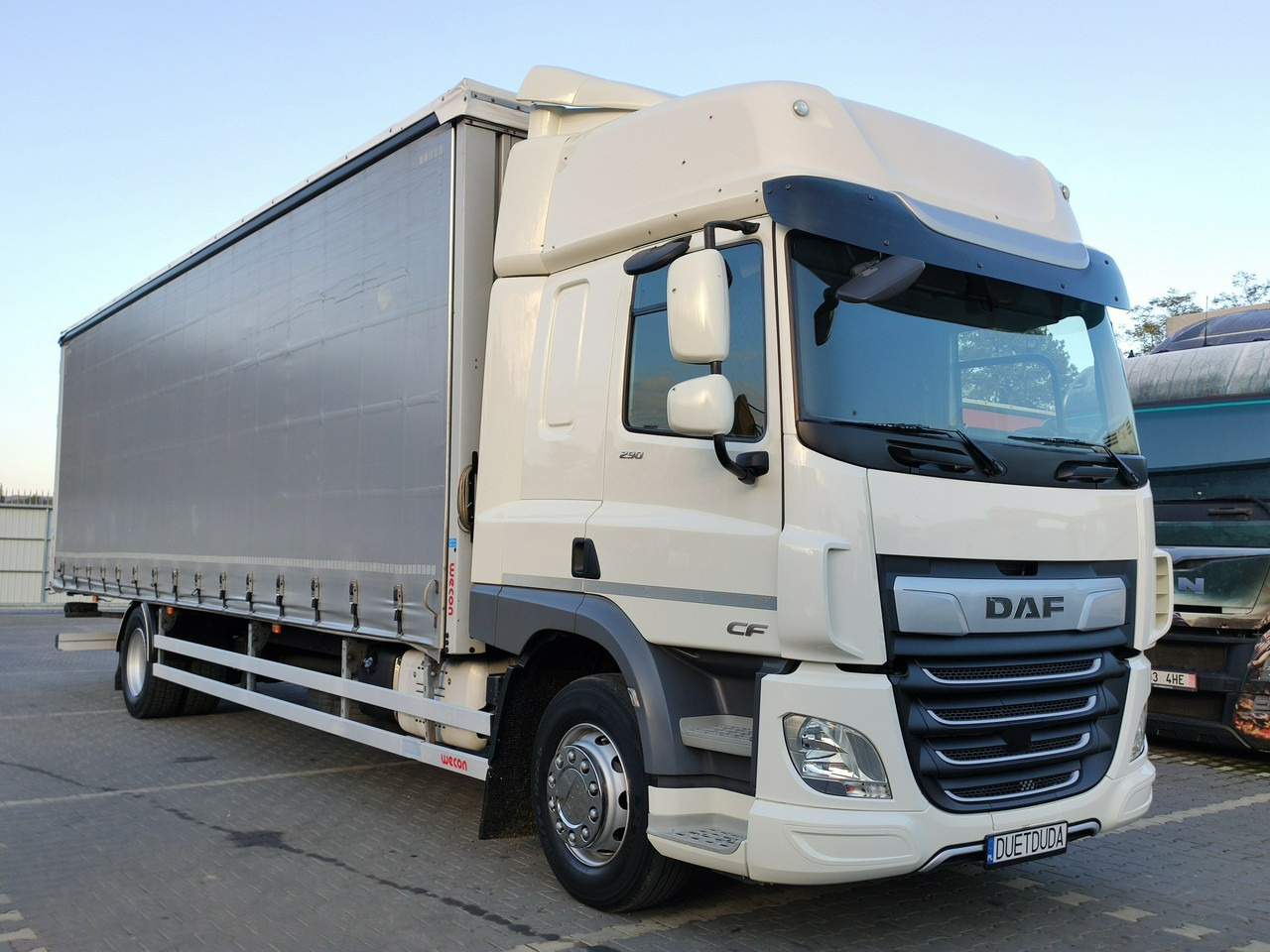 DAF CF 290 E6 Firana Tył Drzwi Dach Podnoszony / Zsuwany Długi 9.30m - Camión lona: foto 5 DAF CF 290 E6 Firana Tył Drzwi Dach Podnoszony / Zsuwany Długi 9.30m - Camión lona: foto 5