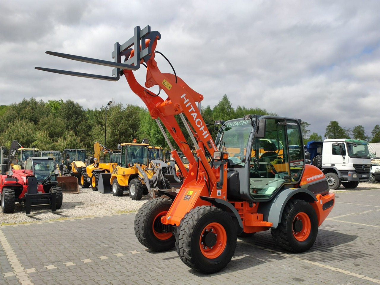 Hitachi ZW75 Wheel Loader Szybko-Złącze Widły Stan Bardzo Dobry - Cargadora de ruedas: foto 1 Hitachi ZW75 Wheel Loader Szybko-Złącze Widły Stan Bardzo Dobry - Cargadora de ruedas: foto 1