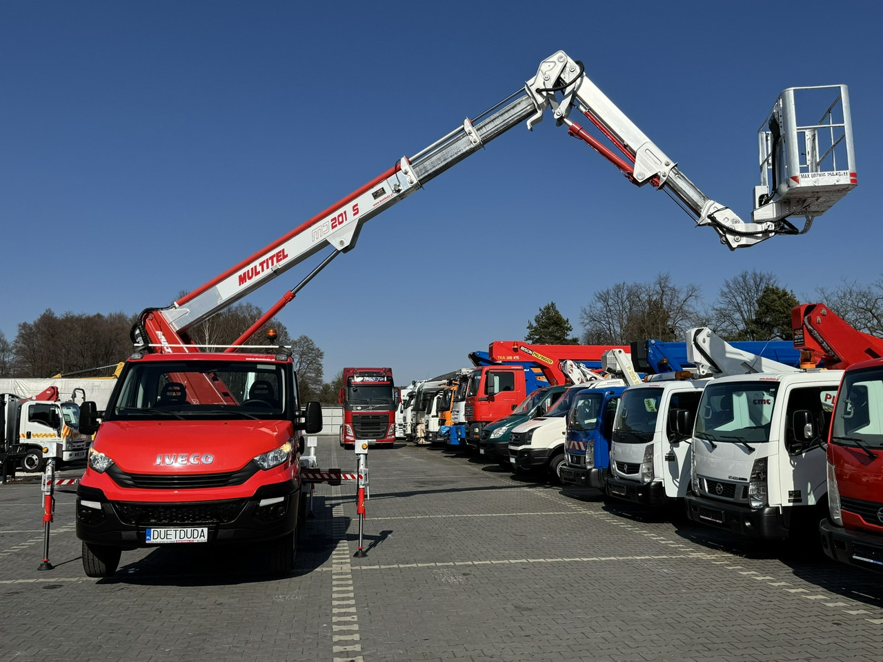 Iveco Daily 35S12 - Camión con plataforma elevadora: foto 2 Iveco Daily 35S12 - Camión con plataforma elevadora: foto 2