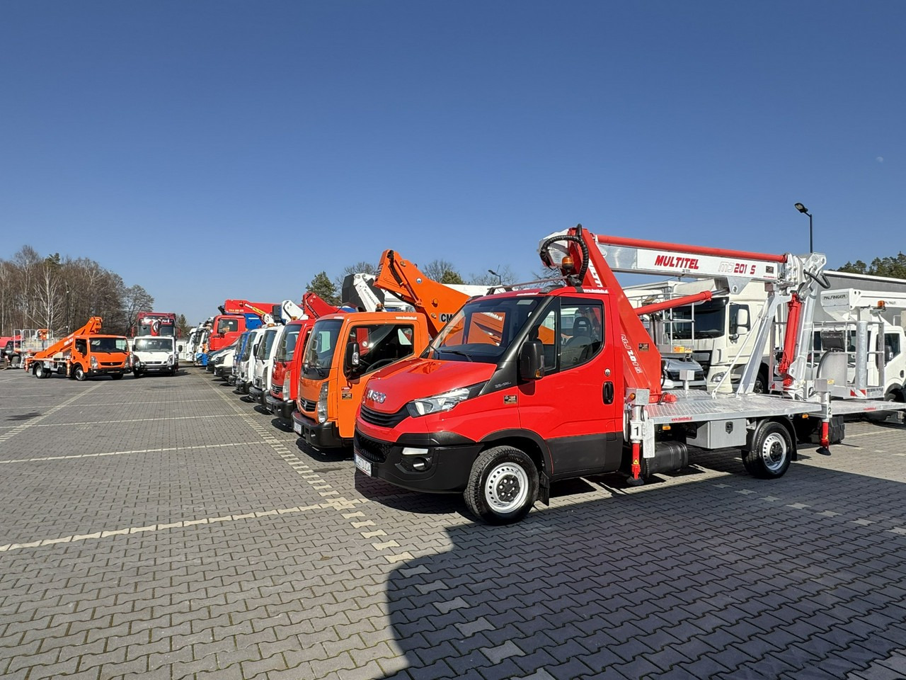 Iveco Daily 35S12 - Camión con plataforma elevadora: foto 4 Iveco Daily 35S12 - Camión con plataforma elevadora: foto 4