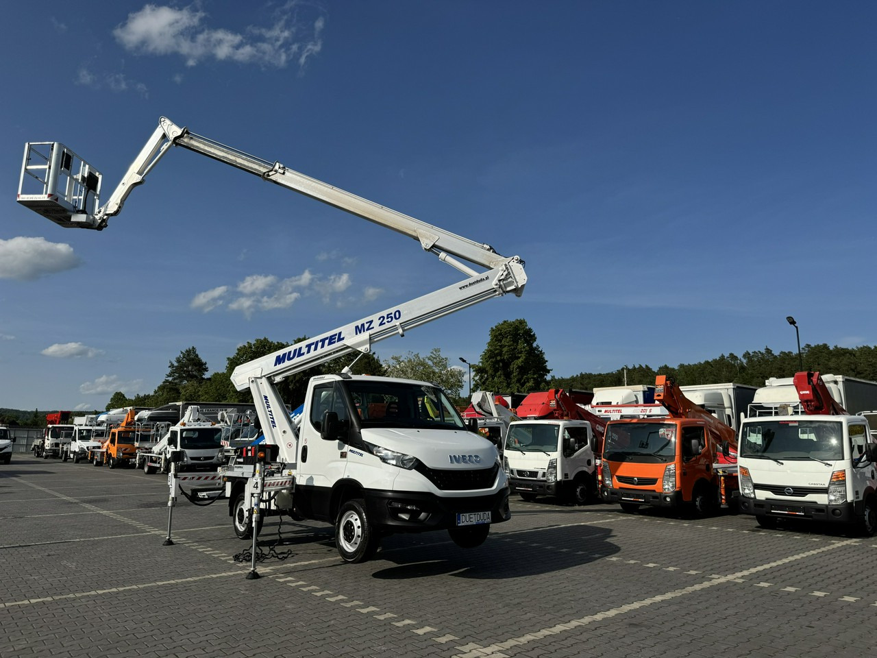Iveco Daily 35S14 - Camión con plataforma elevadora: foto 3 Iveco Daily 35S14 - Camión con plataforma elevadora: foto 3