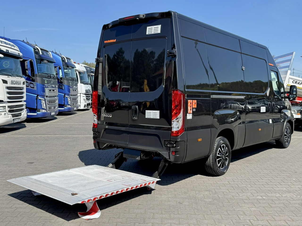 Furgón Iveco Daily 35S18: foto 11
