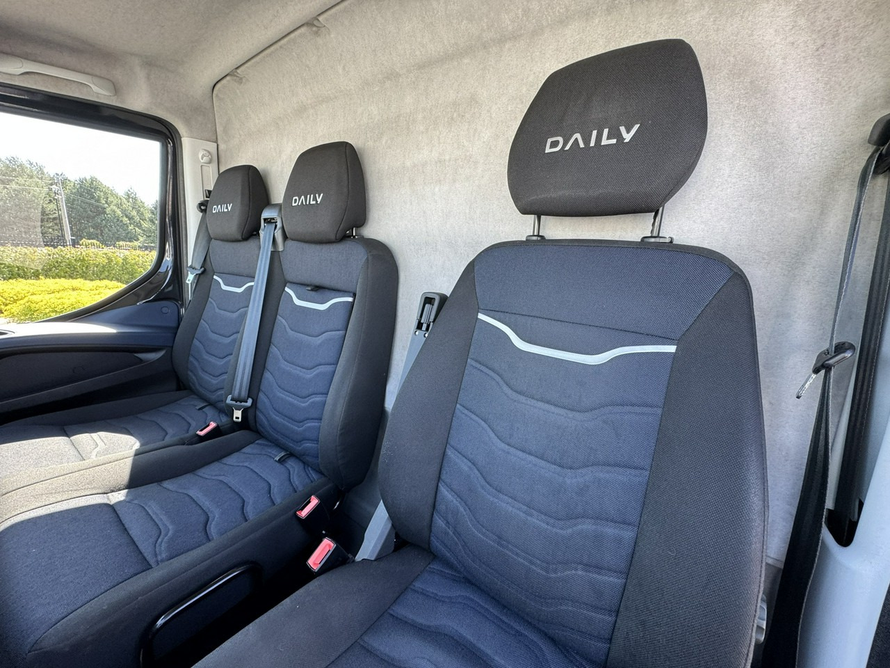 Furgón Iveco Daily 35S18: foto 28