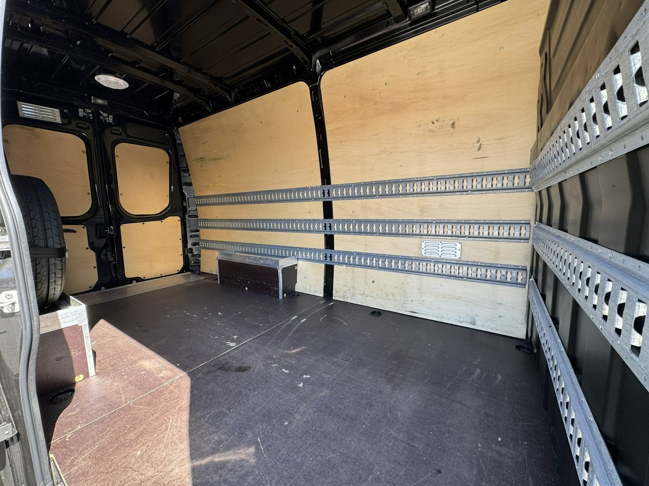 Furgón Iveco Daily 35S18: foto 15