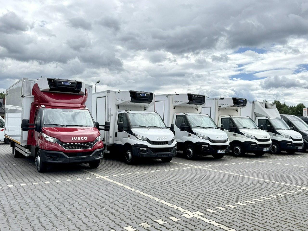 Iveco Daily 70C18 Mroźnia Ściana Grodziowa Podwójny Parownik - Furgoneta frigorifica: foto 1 Iveco Daily 70C18 Mroźnia Ściana Grodziowa Podwójny Parownik - Furgoneta frigorifica: foto 1