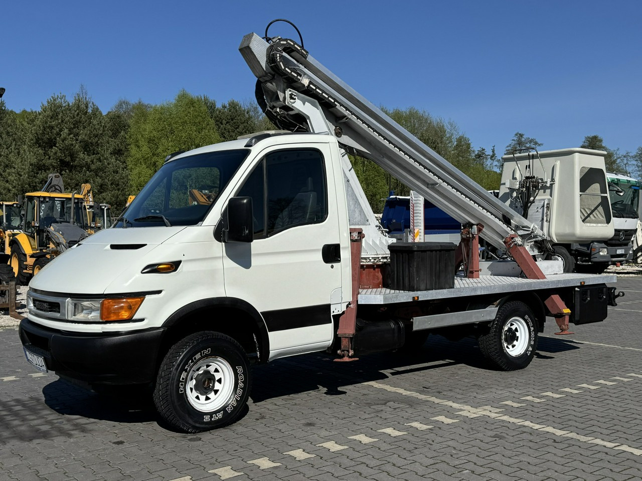 Iveco Daily - Camión con plataforma elevadora: foto 5 Iveco Daily - Camión con plataforma elevadora: foto 5