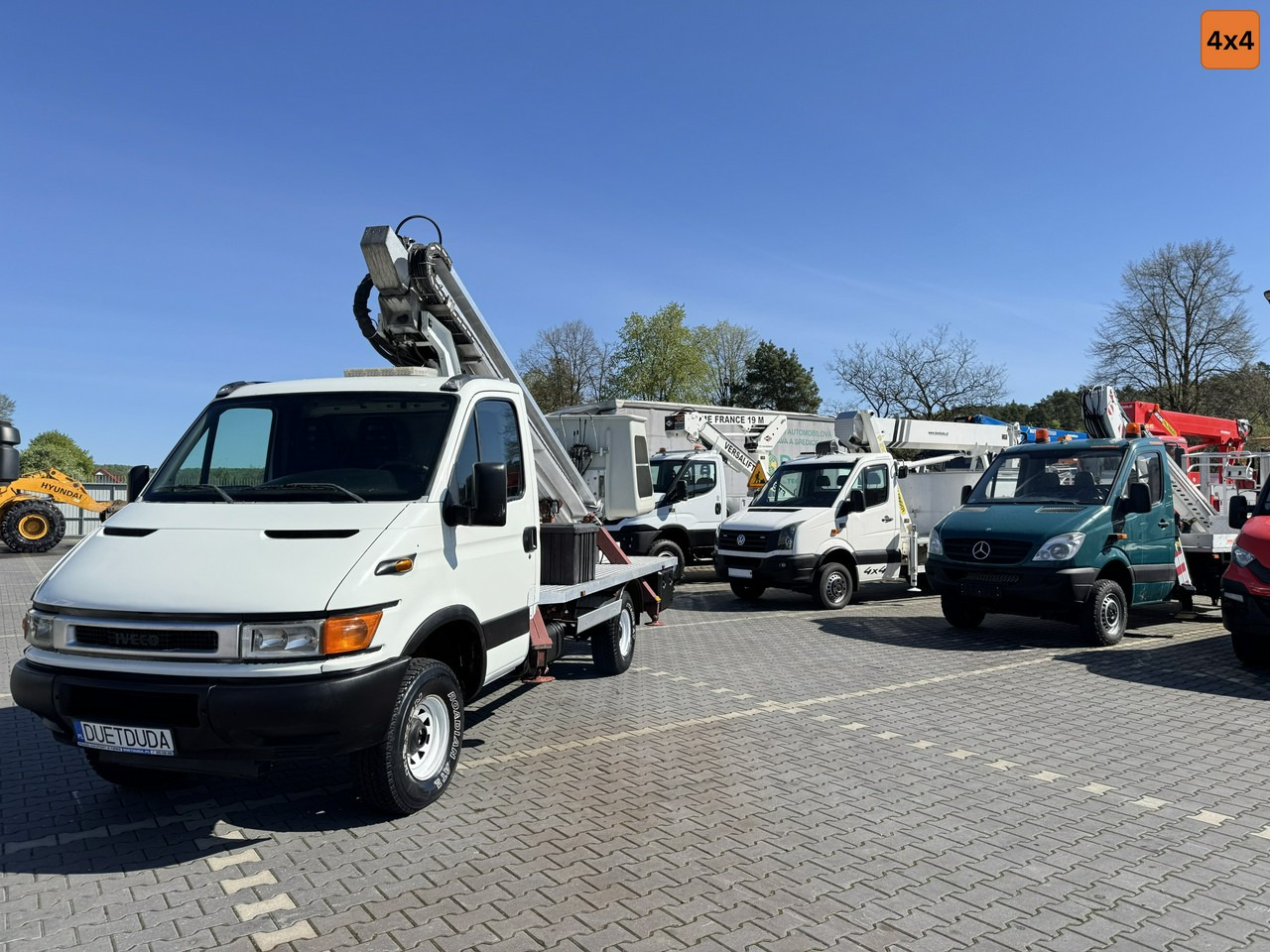 Iveco Daily - Camión con plataforma elevadora: foto 1 Iveco Daily - Camión con plataforma elevadora: foto 1