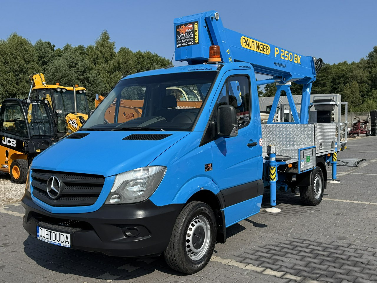 Mercedes Sprinter - Camión con plataforma elevadora: foto 3 Mercedes Sprinter - Camión con plataforma elevadora: foto 3