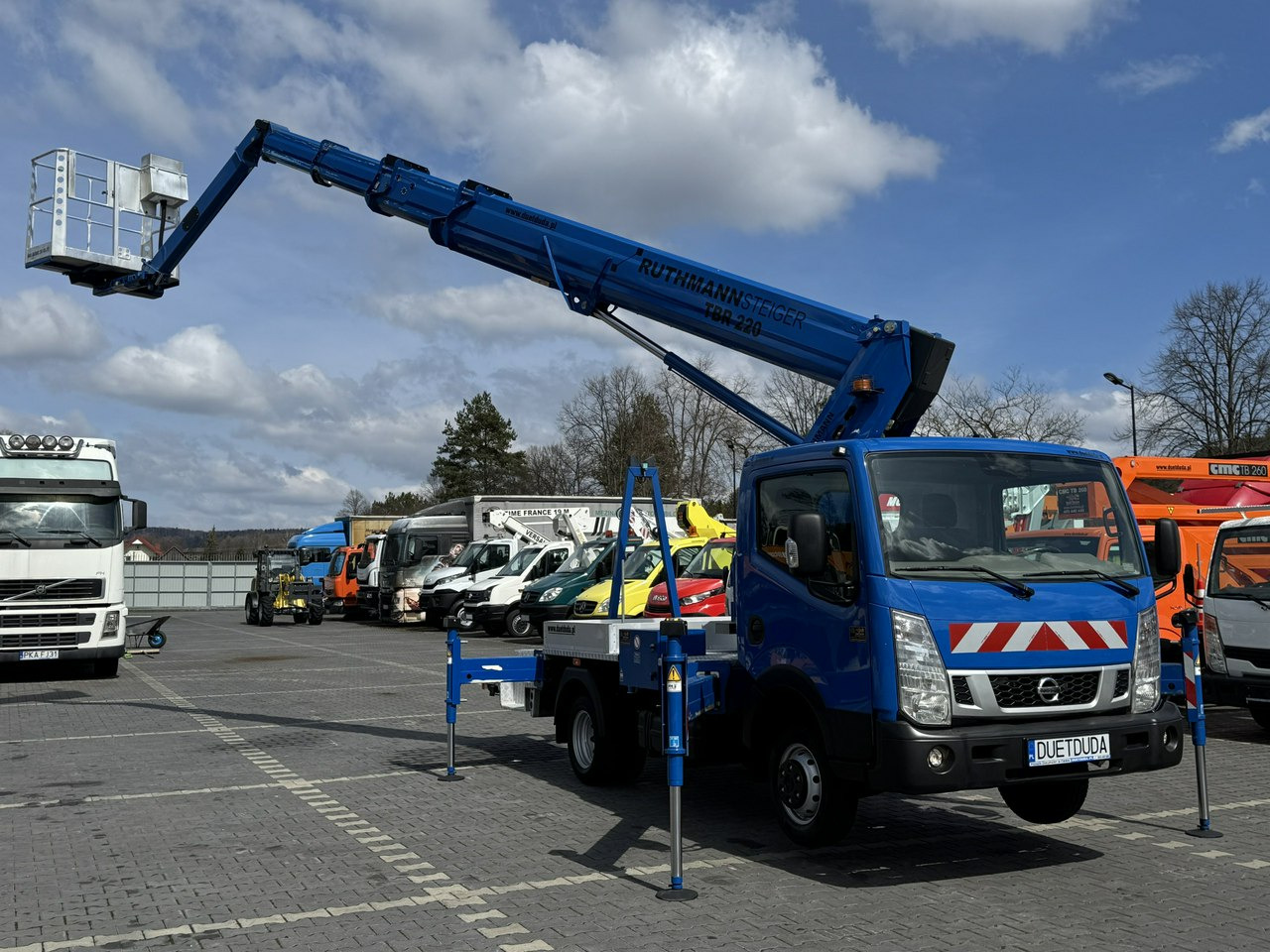 Nissan Cabstar - Camión con plataforma elevadora: foto 4 Nissan Cabstar - Camión con plataforma elevadora: foto 4