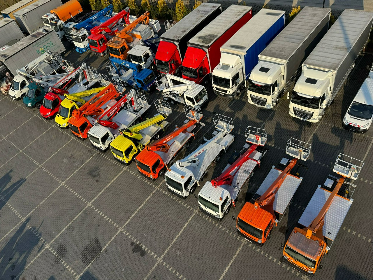 Camión con plataforma elevadora Nissan Cabstar: foto 6