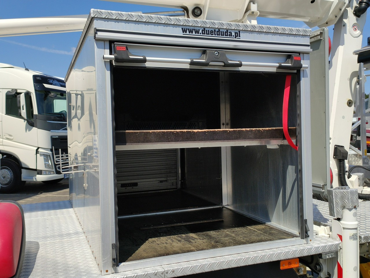 Camión con plataforma elevadora Volkswagen Crafter: foto 12
