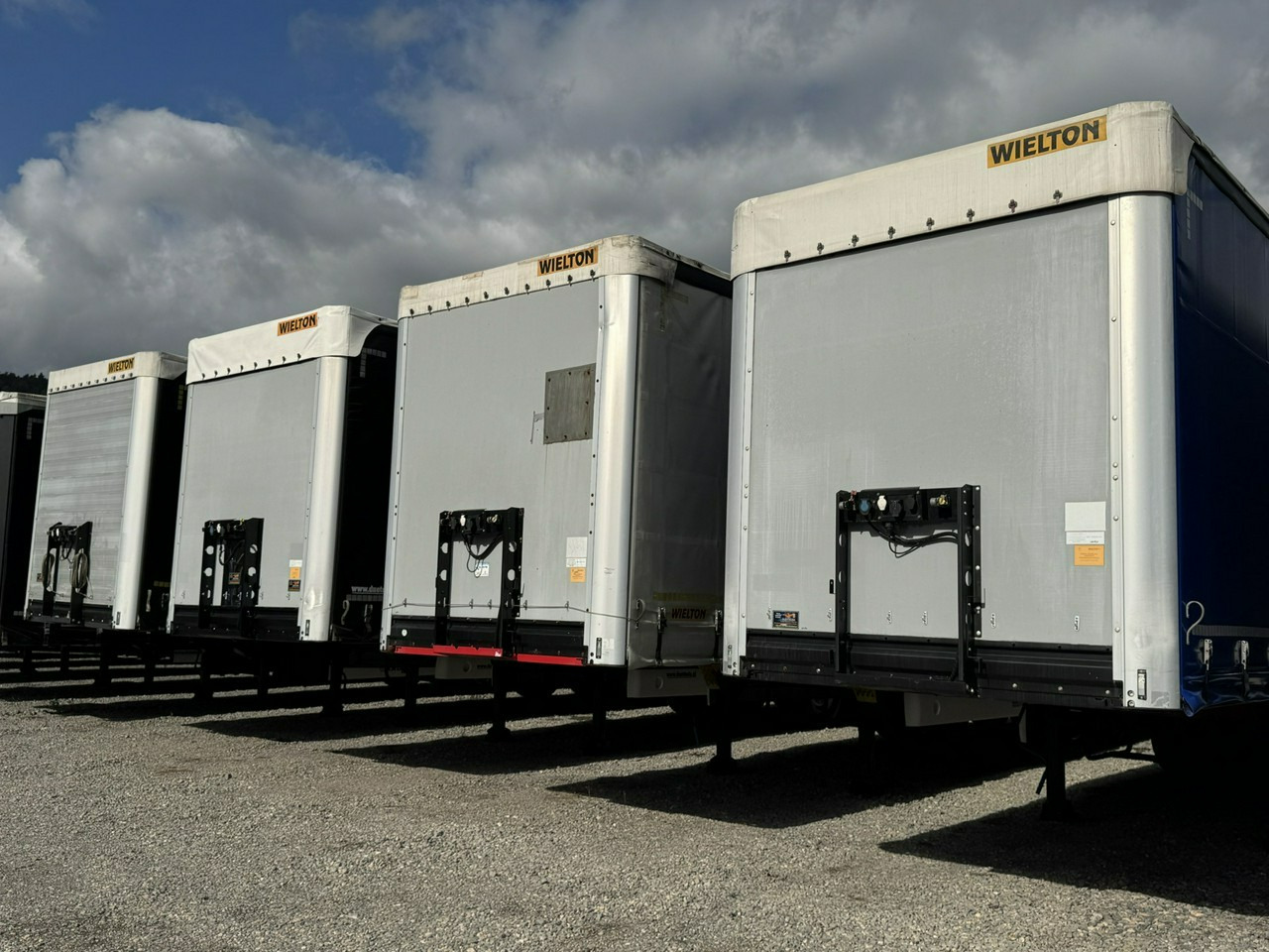 Wielton Standard Osie SAF - Semirremolque lona: foto 1 Wielton Standard Osie SAF - Semirremolque lona: foto 1