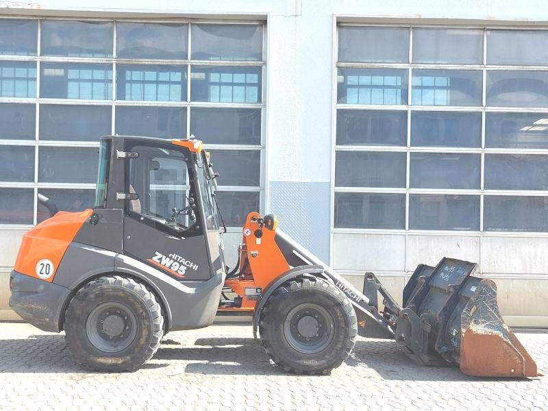 Hitachi ZW 95-6 - Minicargadora: foto 5 Hitachi ZW 95-6 - Minicargadora: foto 5