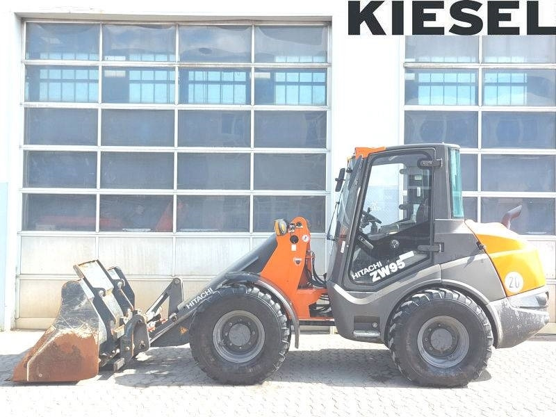 Hitachi ZW 95-6 - Minicargadora: foto 1 Hitachi ZW 95-6 - Minicargadora: foto 1