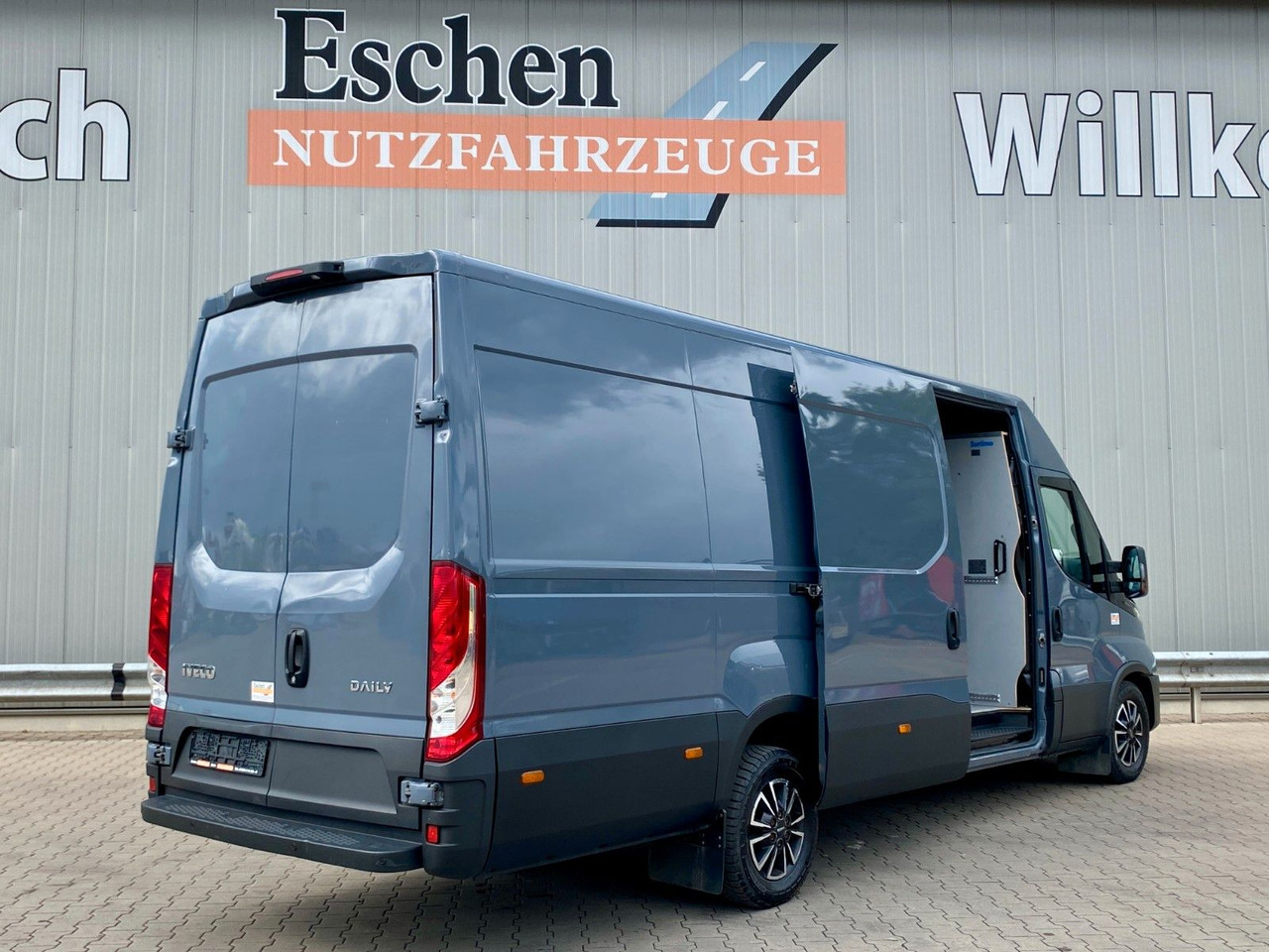 Iveco 35 S 16 Daily | Schiebetür*Kamera*Navi*AC*1.Hand - Furgoneta de pasajeros: foto 5 Iveco 35 S 16 Daily | Schiebetür*Kamera*Navi*AC*1.Hand - Furgoneta de pasajeros: foto 5