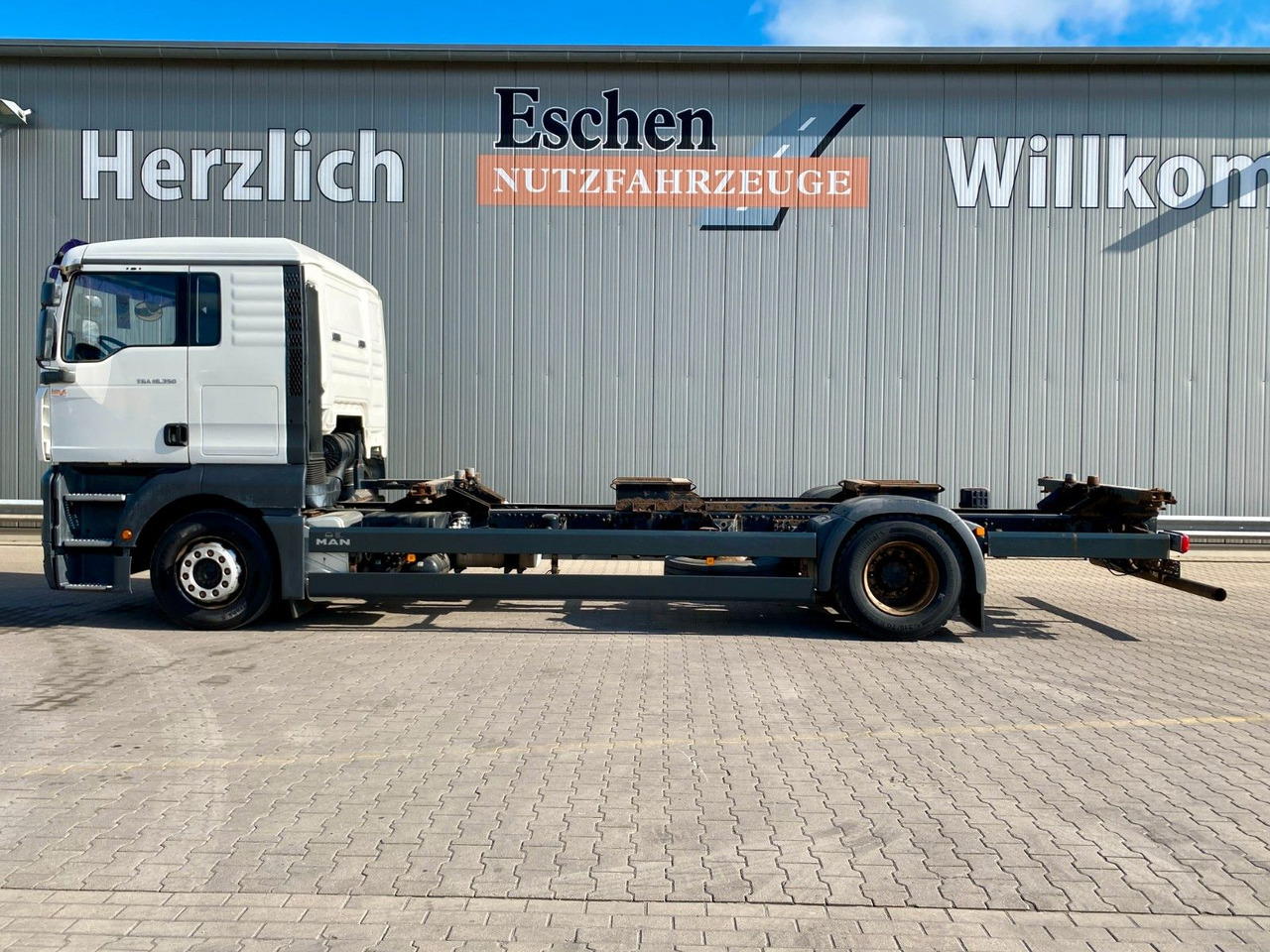 MAN TGA 18.350 LL Fahrschule*Driving school*5 Sitze MAN TGA 18.350 LL Fahrschule*Driving school*5 Sitze - Camión caja abierta: foto 2 MAN TGA 18.350 LL Fahrschule*Driving school*5 Sitze MAN TGA 18.350 LL Fahrschule*Driving school*5 Sitze - Camión caja abierta: foto 2