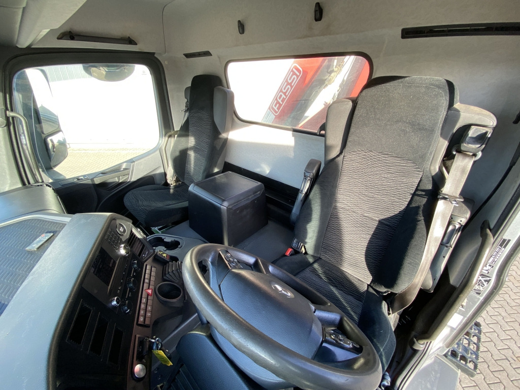 Mercedes-Benz 1832 4x2 / Fassi Kran - Camión volquete, Camión grúa: foto 5 Mercedes-Benz 1832 4x2 / Fassi Kran - Camión volquete, Camión grúa: foto 5