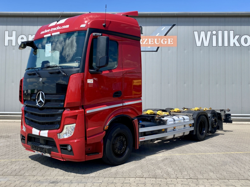 Mercedes-Benz 2546 LL 6x2 - Camión portacontenedore/ Intercambiable: foto 1 Mercedes-Benz 2546 LL 6x2 - Camión portacontenedore/ Intercambiable: foto 1